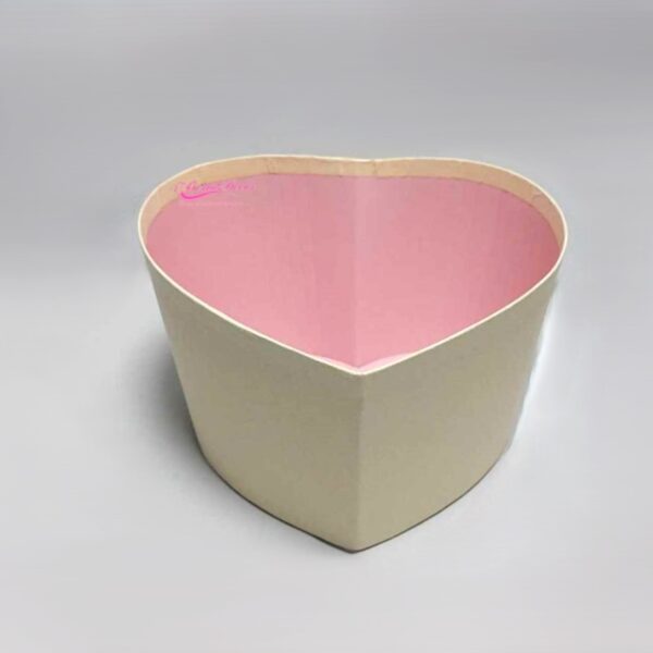 Cx. F.Coração 16x17cm H10cm Creme